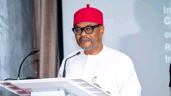 Tinubu Jokes About Wife, Calls Her ‘Iya Alakara’ at State House Dinner